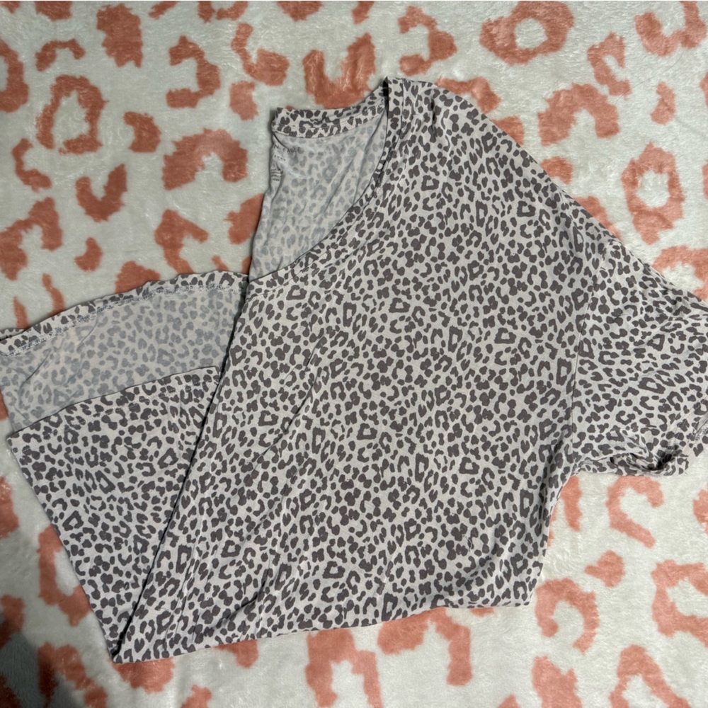 American Eagle Outfitters Gray Leopard Print Top
